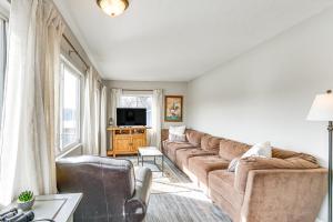 Fotografie z fotogalerie ubytování Private Dock and Decks Lakefront Retreat in Stover! v destinaci Stover