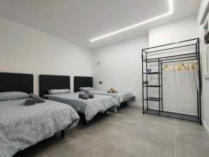 A bed or beds in a room at Apartamentos Bello Lanzarote