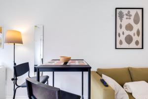 Χώρος καθιστικού στο London Link Studio sleeps 3 - Access to Wembley, Coldplay, Fashion Week, 10 Min Tube, Parking +17 φωτογραφίες