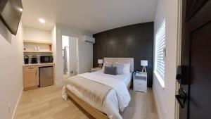 a bedroom with a large bed and a kitchen at Renovated Studio 5 Min from Scenic Lake CDA - Pet Friendly in Coeur d'Alene