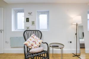 Istumisnurk majutusasutuses Hendon Studio Bungalow - Easy Bus to Wembley Stadium, Parking