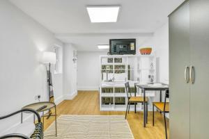Foto sihtkohas Colindale asuva majutusasutuse Hendon Studio Bungalow - Easy Bus to Wembley Stadium, Parking galeriist