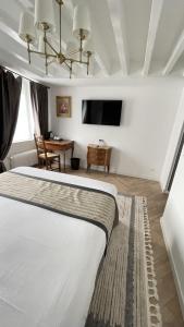 Postel nebo postele na pokoji v ubytování Hotel Dandy Rouen centre