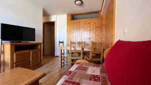 Et tv og/eller underholdning på Appartement attrayant avec balcon à Les Orres 35 m²