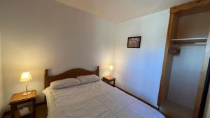 En eller flere senge i et værelse på Appartement attrayant avec balcon à Les Orres 35 m²