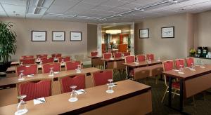 Veitingastaður eða matsölustaður á Coast Gateway Hotel