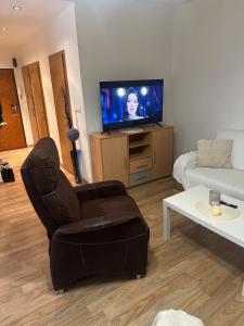 Televízia a/alebo spoločenská miestnosť v ubytovaní Apartments Bratislava