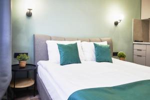 Posteľ alebo postele v izbe v ubytovaní NAVI Residence Erzsebet