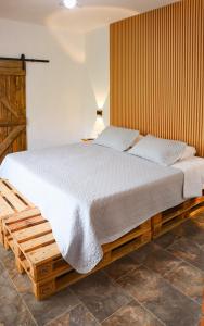 Postel nebo postele na pokoji v ubytování Casa Rural Villa Milú