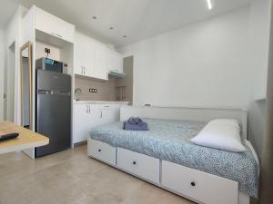 A kitchen or kitchenette at Apartamentos Bello Lanzarote