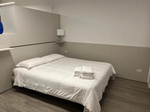 A bed or beds in a room at Residenza della Samaritana Classici