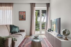 Χώρος καθιστικού στο The Poolside House - new 2 bedroom apartment with terrace