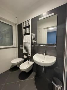 Kúpeľňa v ubytovaní Hotel Mediterraneo Ombrellone e Lettini Inclusi