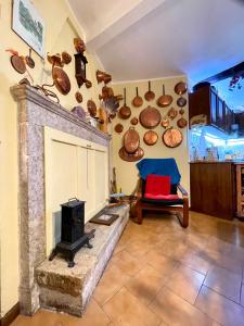 a living room with a stone fireplace with pots and pans at B&B Souvenirs d'Antan in Orvinio