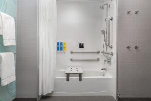 Tru By Hilton Bracebridge, On的一间浴室