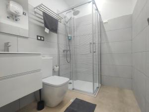 A bathroom at Apartamentos Bello Lanzarote