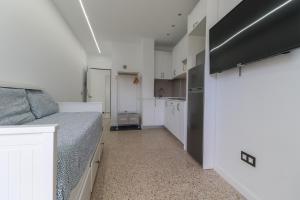 A kitchen or kitchenette at Apartamentos Bello Lanzarote