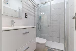 A bathroom at Apartamentos Bello Lanzarote