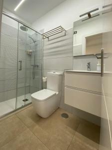 A bathroom at Apartamentos Bello Lanzarote