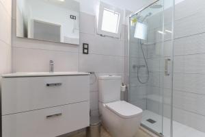 A bathroom at Apartamentos Bello Lanzarote