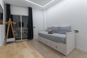 A bed or beds in a room at Apartamentos Bello Lanzarote