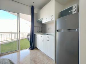 A kitchen or kitchenette at Apartamentos Bello Lanzarote