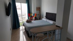 A television and/or entertainment centre at Apartamentos Bello Lanzarote