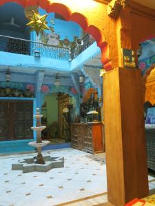 a building with a fountain in the middle of a room at Yogis Guest House in Jodhpur