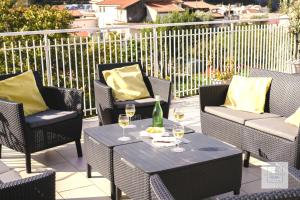 A seating area at La Terrazza Family Holidays - Sorrento Coast