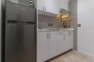 A kitchen or kitchenette at Apartamentos Bello Lanzarote