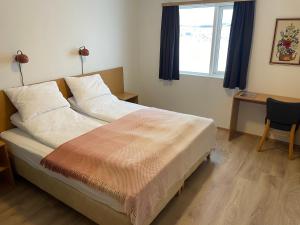Postel nebo postele na pokoji v ubytování Lambastadir Guesthouse