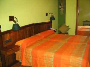 Postel nebo postele na pokoji v ubytování Hostal Xaloa Orio