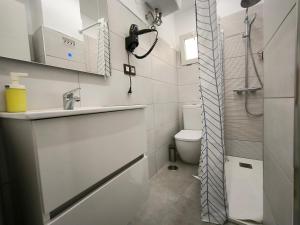 A bathroom at Apartamentos Bello Lanzarote
