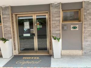 Exteriér nebo vchod ubytování Hotel Capitol