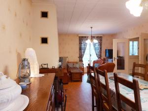 a kitchen and living room with a table and chairs at Gîte familial avec jardin, billard, vélos, et cheminée, au cœur du parc naturel du Perche. - FR-1-581-91 in Vichères