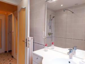 a bathroom with a white sink and a shower at Gîte familial avec jardin, billard, vélos, et cheminée, au cœur du parc naturel du Perche. - FR-1-581-91 in Vichères