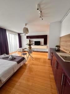 a bedroom with a bed and a kitchen with a table at Lira Beach Studio in Mamaia +16 photos