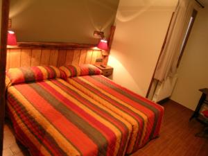 Postel nebo postele na pokoji v ubytování Hostal Xaloa Orio