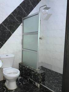 Ένα μπάνιο στο SENATOR'S SUITES and TOWERS HOTEL