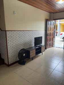 TV a/nebo společenská místnost v ubytování Uma casa aconchegante