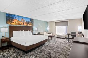 Postel nebo postele na pokoji v ubytování Best Western Atlanta Cumberland Galleria Hotel