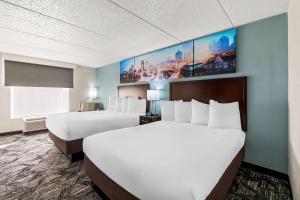 Postel nebo postele na pokoji v ubytování Best Western Atlanta Cumberland Galleria Hotel