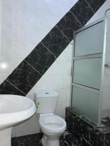Ένα μπάνιο στο SENATOR'S SUITES and TOWERS HOTEL