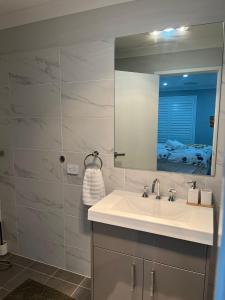 a bathroom with a sink and a mirror at Sair paradise in Marsden Park