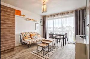 Χώρος καθιστικού στο COZY beautiful seaside apartment