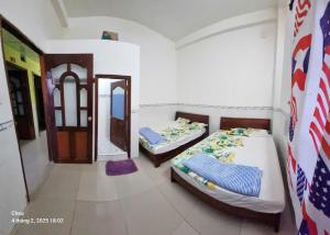 Postel nebo postele na pokoji v ubytování Nhà Nghỉ Kim Long gần Chùa Bà Châu Đốc