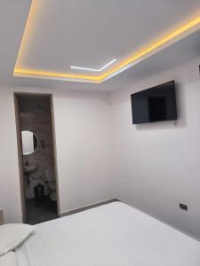 a room with a flat screen tv on the ceiling at Sky Towers in Cúcuta +27 photos