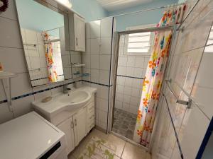Kylpyhuone majoituspaikassa Villa Sirius vue sur mer