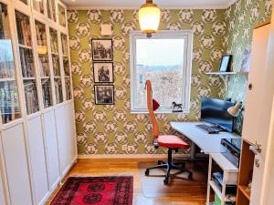 Χώρος καθιστικού στο 4 star holiday home in STENUNGSUND