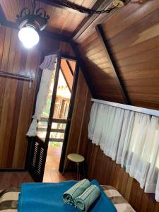 Ένα ή περισσότερα κρεβάτια σε δωμάτιο στο Chalé Nardi +9 φωτογραφίες